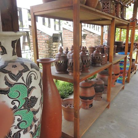 Balkondes Karanganyar Pottery Academy Hotel Magelang Bagian luar foto