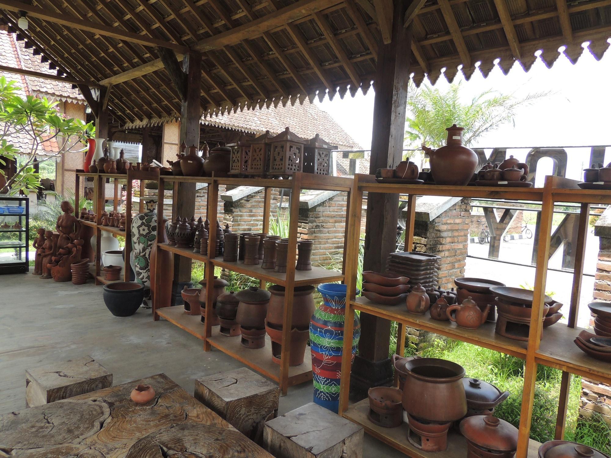 Balkondes Karanganyar Pottery Academy Hotel Magelang Bagian luar foto