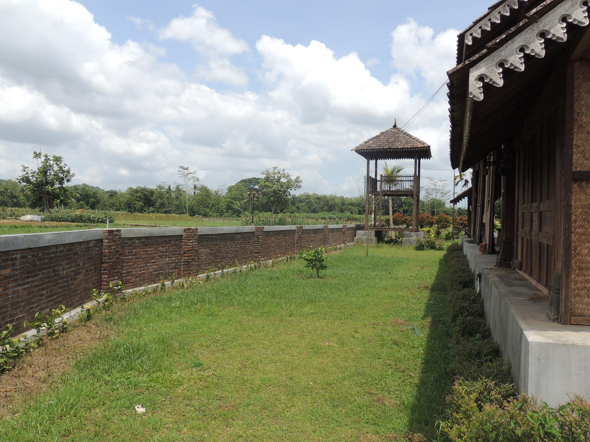 Balkondes Karanganyar Pottery Academy Hotel Magelang Bagian luar foto